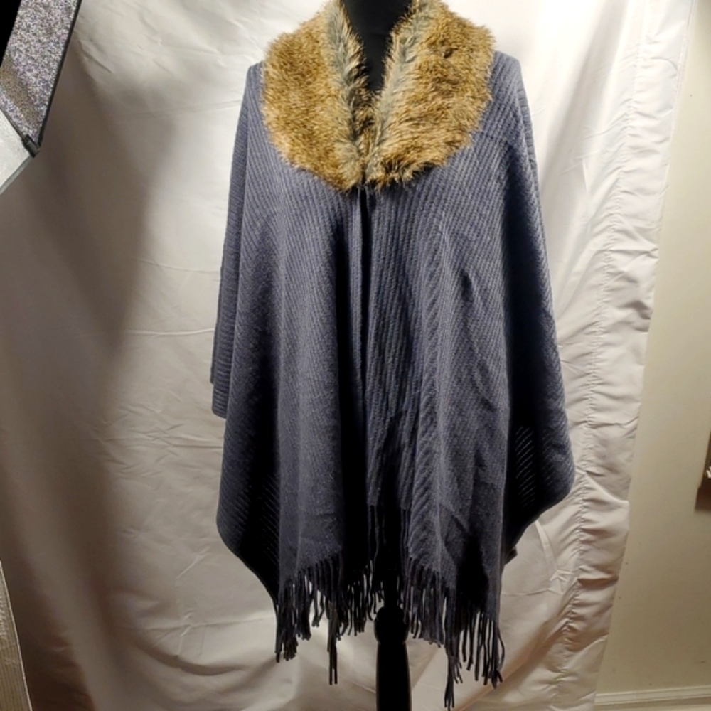 Croft & Barrow Gray poncho with fur Size OF New